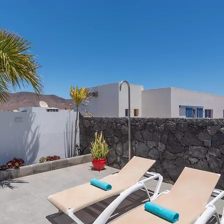 Bella - Sea Views Near Marina Rubicon By Now Ltd * Playa Blanca (Lanzarote)